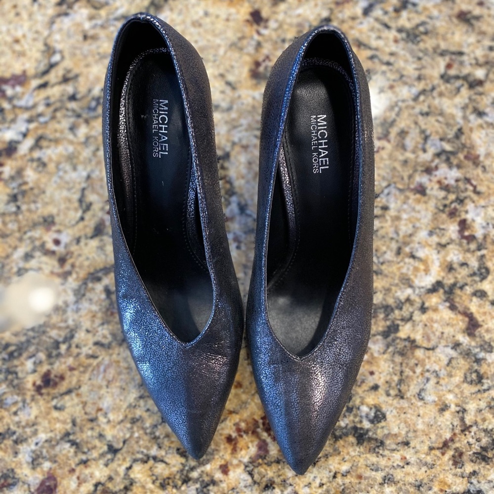 Michael Kors Women’s size 8 Lizzy Pointed Toe Mid Pump Deep V